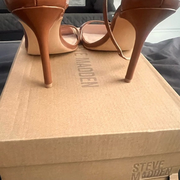 New with box Steve Madden Mobilize in Cognac 8.5 - Picture 4 of 7